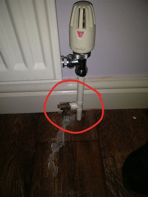 Slight leak on radiator valve | DIYnot Forums