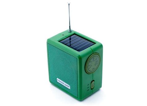 Eco-friendly Hand Crank and Solar Powered Radio | Gadgetsin