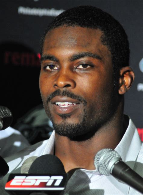 File:Michael-Vick Jets-vs-Eagles-Sept-3-2009 Post-Game-Interview.jpg - Wikipedia, the free ...