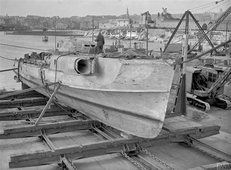 A GERMAN E-BOAT. 24 AND 25 APRIL 1945, PLYMOUTH. VARIOUS CONSTRUCTIONAL ASPECTS OF A RECOVERED ...