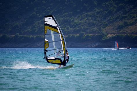 5 Things To Know Before You Try Windsurfing For The First Time - PMCAOnline