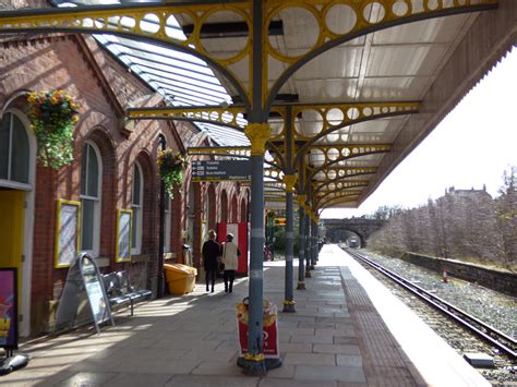 Ormskirk station, the Liverpool end © Stephen Craven cc-by-sa/2.0 :: Geograph Britain and Ireland