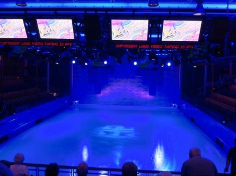 Independence of the seas: Ice skating show