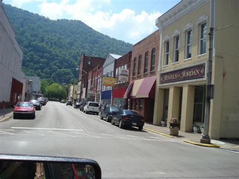 Kentucky Route 66 runs through downtown Pineville. Appalachian People, Appalachian Mountains ...