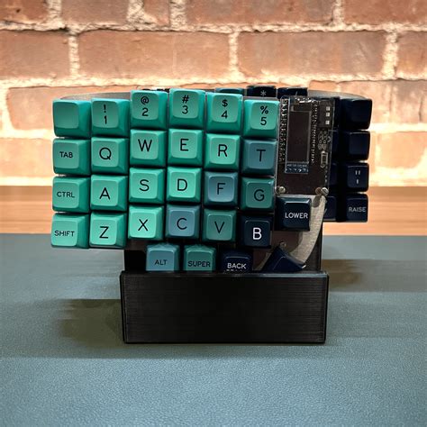 Split Keyboard Display Stand - DIY Keyboards