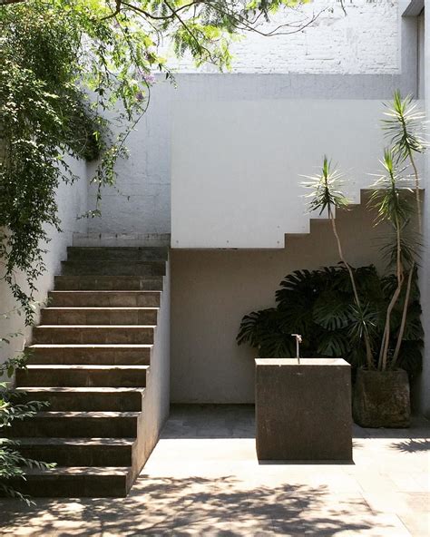 Kurimanzutto gallery courtyard by Alberto Kalach - wall paint mirrors the lines of teh stairs ...