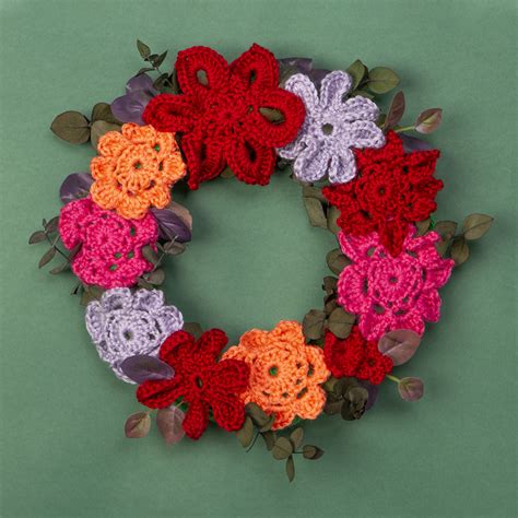 Tutorial: How to Make a Crocheted Flower Wreath - WeCrochet Staff Blog