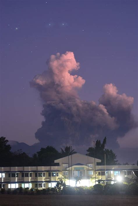 Kanlaon Volcano erupts in the Philippines pictures - Strange Sounds