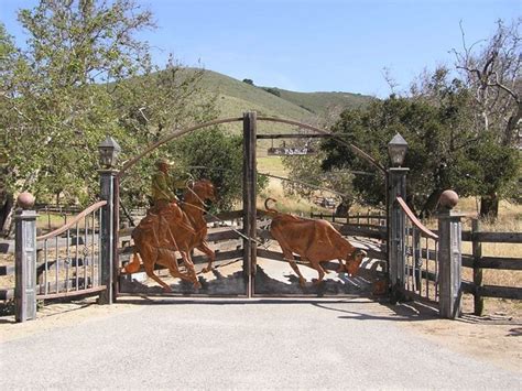 Western Ranch Entrance Gates – DECOREDO | Ranch gates, Farm entrance, Driveway entrance