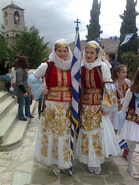 Pin by Venus Corlew-Bubeck on Greece-Folk Costumes, Jewelry & Medals | Greek traditional dress ...