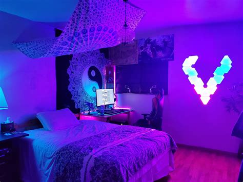 My zen cyberpunk room | Cyberpunk room, Aesthetic bedroom, Dreamy room