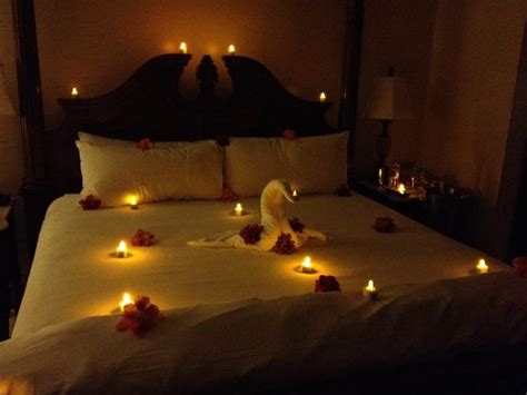 Rose Petals on Bed with Candles | Valentines Day | Pinterest | Romantic, Sweet and Romantic ...