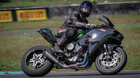 Kawasaki Ninja H2R 2018: Review, Price, Photos, Features, Specs