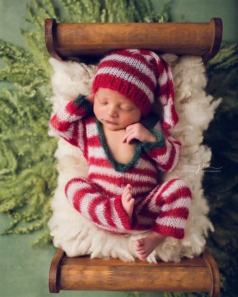 These 17 Newborns Wearing Knitted Christmas Outfits Will Fill Your ...