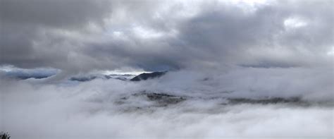 File:Mist-panorama.jpg - Wikipedia