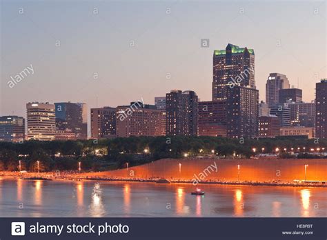 The Downtown St. Louis skyline from the Eads Bridge in East St. Louis Stock Photo: 129271684 - Alamy