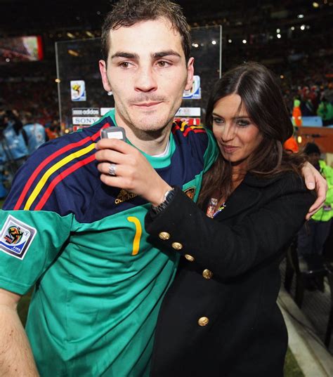 El beso de Iker Casillas y Sara Carbonero llega hasta la Familia Real