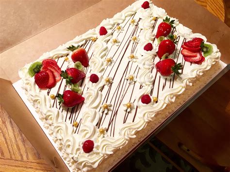 Pin by Diane Wood on Cake decorating | Sheet cake designs, Strawberry cakes, Strawberry sheet cakes