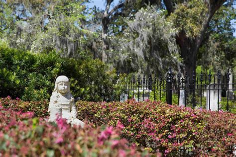 14 BEST Ghost Tours in Savannah ️ Pub Crawls & Ghost Hunts