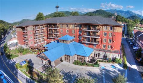 13 Gatlinburg Hotels with an Indoor Pool - HotelsCombined 13 Gatlinburg ...