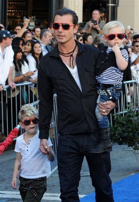 Gwen Stefani family | Celebrity dads, Men and babies, Famous kids