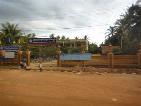 Bus Ride Scenery - Tropical Towns by Dirt Road - Siem Reap… | Flickr