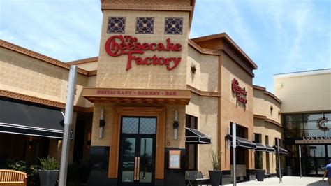 CHEESECAKE FACTORY | Lunch in CERRITOS CALIFORNIA | Review - YouTube