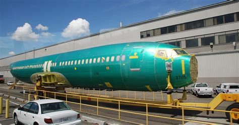 Peek inside Boeing's 737 factory with a 360-degree tour - CNET