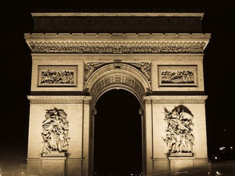 Premium Photo | Arc de triomphe at night