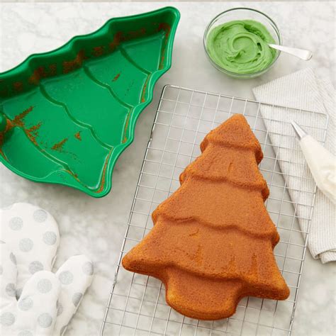 Christmas tree shaped cake pan - Kiwicakes