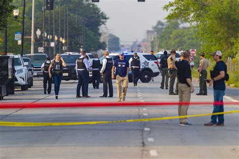 Three undercover officers wounded in Chicago shooting: police