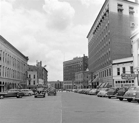 1946 Street Scene In Texarkana, Texas. Texarkana Texas, Street Scenes, Multi Story Building ...