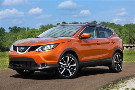 2017 Nissan Rogue Sport vs. 2017 Honda HR-V: Compare Cars