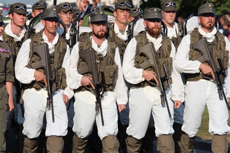 Austrian Gebirgsjäger [1620 1080] | Military uniform, Military history, Special police forces