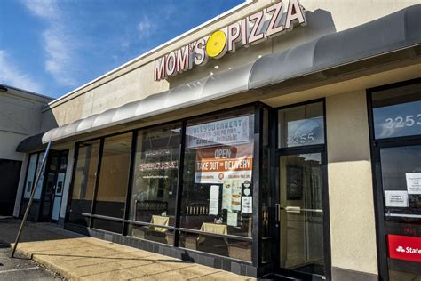 Mom’s Pizza on Columbia Pike Closing This Summer After 32 Years | ARLnow.com