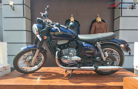 Jawa Forty Two Is A Sure Head-Turner In Metallic Nebula Blue Colour