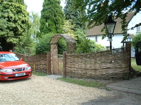 Protective Wattle Fence in 5 Practical Steps