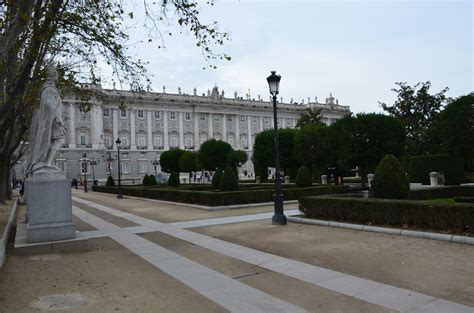 Plaza de Oriente (Plaza in Madrid, Spain) - Nomadic Niko