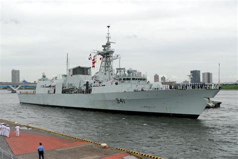 Royal Canadian Navy HMCS Ottawa (FFH 341), Halifax-class Frigate ...