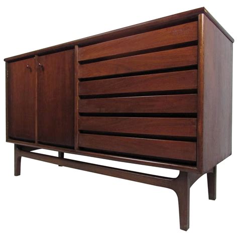 Mid-Century Modern Credenza by Stanley For Sale at 1stdibs