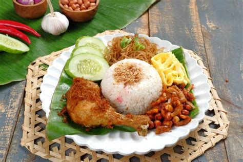 Sejarah Nasi Uduk, Menu Sarapan Favorit Orang Indonesia - Nibble