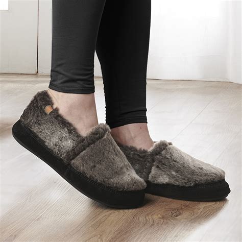 The Memory Foam Indoor/Outdoor Slippers (Women's) - Hammacher Schlemmer