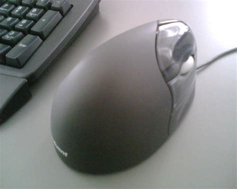 Weird ergonomic mouse | image/jpeg | Nicole Lee | Flickr