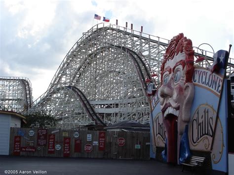 Texas Cyclone photo from Six Flags Astroworld - CoasterBuzz