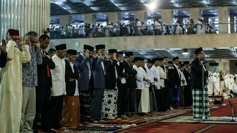 Keutamaan sholat berjamaah di masjid