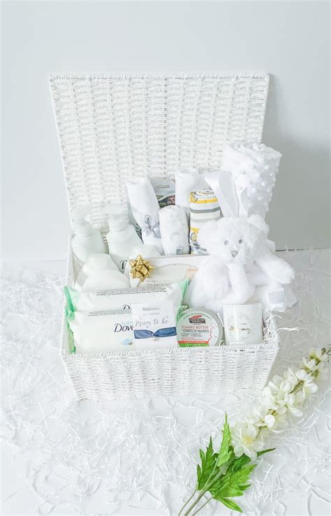 Large Luxury Essentials Baby Hamper