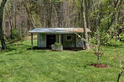 This North Carolina Farmhouse Is for Sale, and It's Perfect in Every Way | Outdoor backyard ...