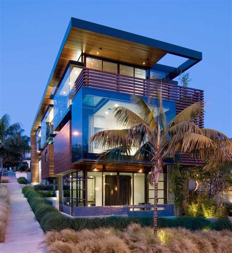 Exceptional Glass & Wood Home in Los Angeles, California