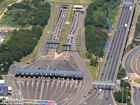 Driver with terrifying fear of BRIDGES rescued by police after his sat-nav took him to the ...