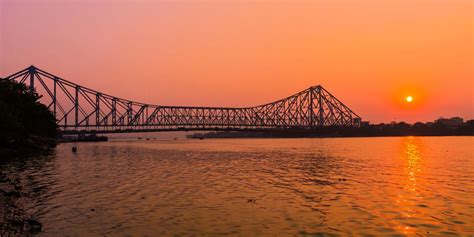 These Quirky Facts About Howrah Bridge Are Your Food For Thought Today!